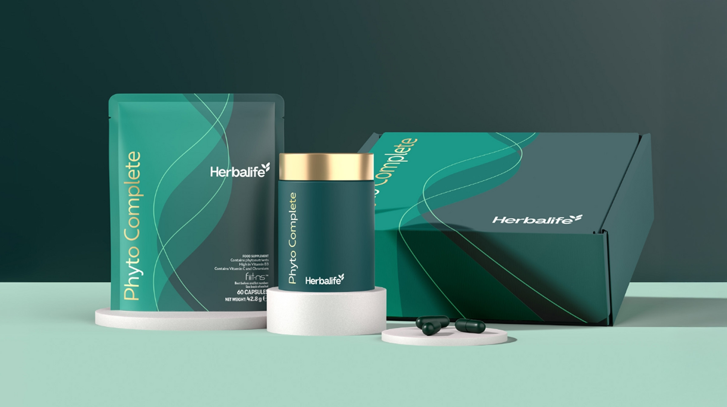 Zestaw suplementów Herbalife Phyto Complete na ciemnozielonym tle